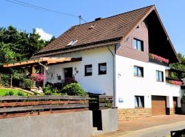 Ferienwohnung Eudenbach, hotel sa parkingom u gradu Alsbach