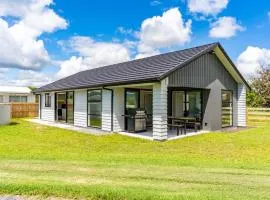 Sweet and Stylish - Mangawhai Heads Holiday Home