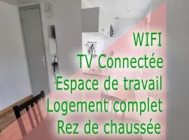 Studio en rez-de-chaussée - Le petit Château Avesnois - TV - WIFI - Logement Entier