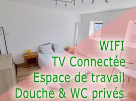 Studio - TV - WIFI - Salle De Bain privée, hotel s parkovaním v destinácii Avesnes-sur-Helpe