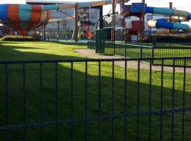 Chalet Westkapelle op een vakantiepark met 2 slaapkamers 1,7 km van het strand, chalet in Westkapelle