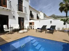 Townhouse with pool near Puerto Banus