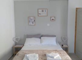 IOKASTI STUDIO 1, hotel in Andros