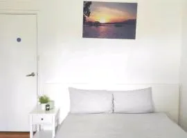 Lovely Queen Room + TV +Wifi FREE Parking Pet Friendly