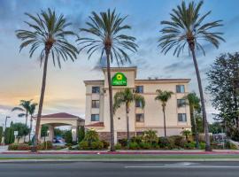 La Quinta by Wyndham NE Long Beach/Cypress, parkolóval rendelkező hotel Hawaiian Gardensben
