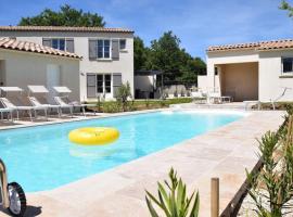 Villa 16p, fully equipped air conditioning & private pool, hotel v destinácii Saint-Victor-des-Oules