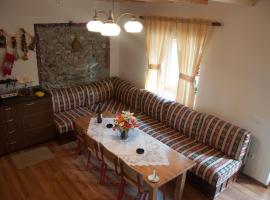 Aste Guesthouse, hostal o pensión en Tropojë