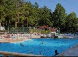 Camping la dune blanche, hotel in Camiers