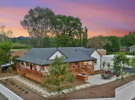 Completely Remodeled Farmhouse With Stunning Views Of Dry Creek Valley