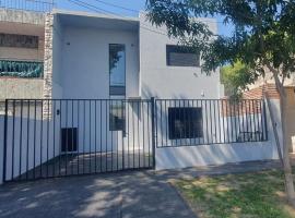 Casa en La Florida a metros r&iacute;o, partmenti sz&aacute;lloda Rosari&oacute;ban