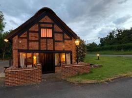 Cosy Cottage next to Farmers Arms Country pub., hotell sihtkohas Gloucester