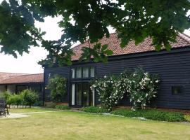 Holiday Home Virginia Barn, hotel with parking in East Harling