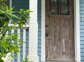 The Painted Lady, a spacious renovated 4BR Victorian