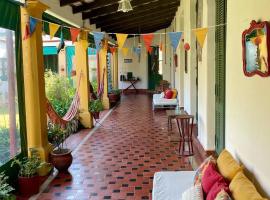 Casa Bellavista, hotel dengan kolam renang di Villa Lía