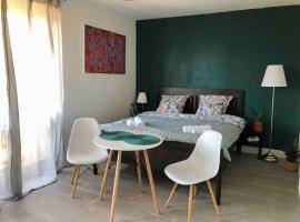 Cozy Studio with balcony and free parking, leilighet i Aix-en-Provence