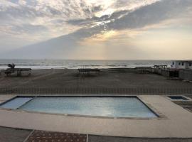 Departamento 104 Altamar II (Vista Playa): Playas şehrinde bir otel