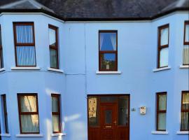 Luxury 3 bedroom house with peaceful garden, sleeps 6 and 2 mins to beach, hotel v destinaci Bundoran