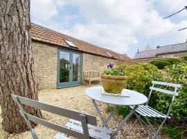 The Chicken Shed, holiday home in Cold Ashton