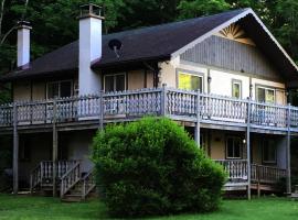 Slide Mountain Forest House, basseiniga hotell sihtkohas Oliverea