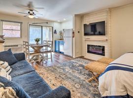 Private Balcony and Pool Access Lake Lure Studio!, hotel a Lake Lure