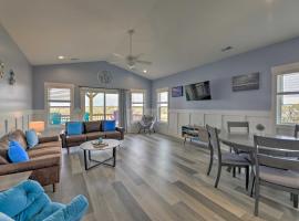 Stylish Townhome with Balconies and Tesla Charger!, hotel i Surf City