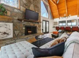 Smokys Landing Disc Golf Game Room Hot Tub