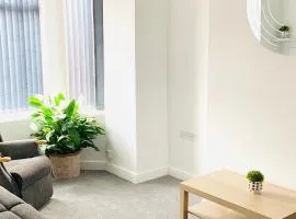 Beautiful 4 Bedroom 2 bathroom House close to city centre
