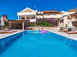 Family-friendly apartments with swimming pool Sveti Filip i Jakov, Biograd - 20861