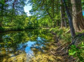 Clear River Cabin on Medina, chalet in Bandera