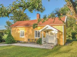 Nice Home In sensbruk With 2 Bedrooms And Wifi, hytte i Åsensbruk