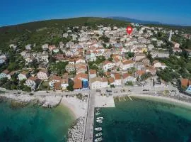 Awesome Apartment In Unije With Wifi