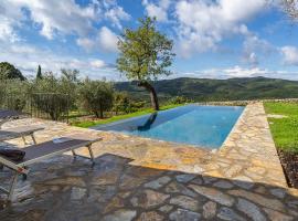 Casa all'Erta, villa with private pool, cottage sa Gaiole in Chianti