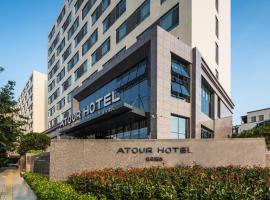 Atour Hotel Qingdao Fuzhou Road Sakura Town, hotel Sipej környékén Csingtaóban