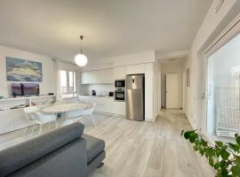 Ida Palace, new deluxe seafront apartment, lejlighed i Stintino