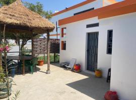 Studio neuf independant dans villa, alquiler vacacional en la playa en Ouoran