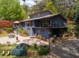 Sweeping views of Hanging Rock and Cobaw Ranges, cheap hotel in Mount Macedon