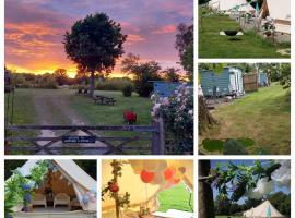Hopgarden Glamping Exclusive site hire - Sleep up to 50 guests, camping à Wadhurst
