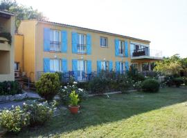 Hotel Les Cavalets, viešbutis mieste Bauduenas