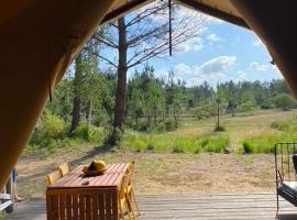 Camping la Kahute, tente lodge au coeur de la forêt, luxury tent in Carcans