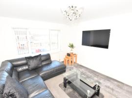 3 Bedroom Apartment in a Quiet Location, cheap hotel in Airdrie