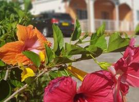 St. George's Holiday Studio Vacation of a lifetime, hotel with parking in Fontenoy