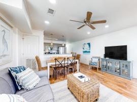 A Wave From It All - Unit B, pet-friendly hotel in Gulf Shores