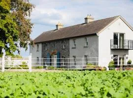 The Granary, Luxuriously Restored Barn on a Farm