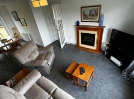 Walk to Everything in Crail - Land Sea Cottage, pet-friendly hotel in Crail