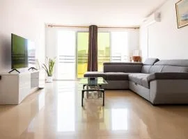 3 bedroom apt, FREE WIFI & AC, Cidadela - LCGR
