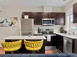 Stylish and Comfortable 1-BR in the Heart of Detroit
