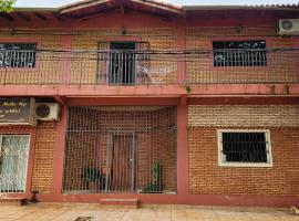 Casa duplex en Área 4 CDE, hotel en Ciudad del Este