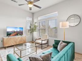 Spacious 2BR King Bed Suites Close to Downtown and Airport, leilighet i Austin