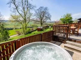 Mountain Ash Lodge with Hot Tub