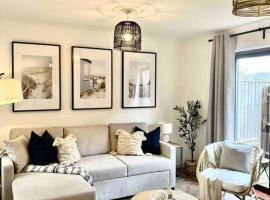 The Nook - Cosy coastal retreat near Sandbanks, hotel di Poole